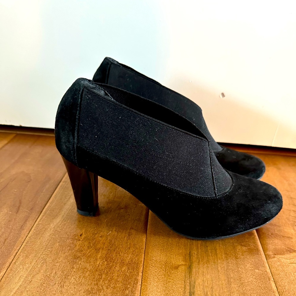 Naturalizer bootie/heel shoe